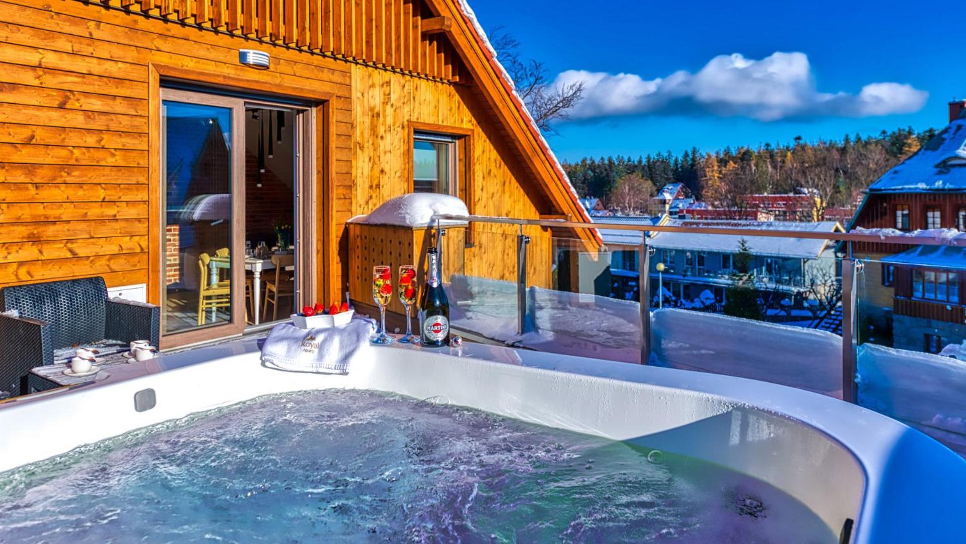 Royal Prestige Collection Z Prywatnym Jacuzzi - Stone Hill Resort Z Basenem I Saunami شكلارسكا بوريبا المظهر الخارجي الصورة
