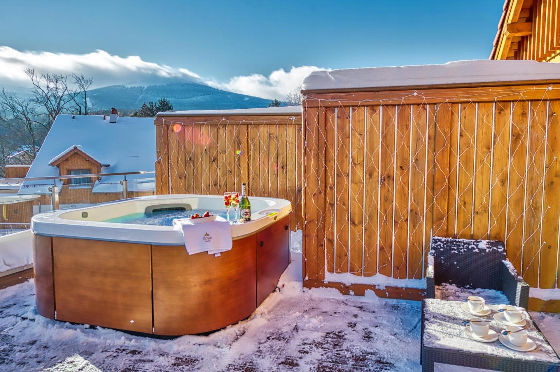 Royal Prestige Collection Z Prywatnym Jacuzzi - Stone Hill Resort Z Basenem I Saunami شكلارسكا بوريبا المظهر الخارجي الصورة
